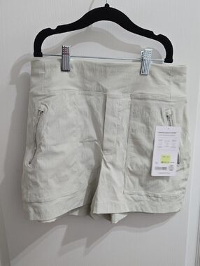Athleta Nwt Size 2 Women's Lightweight Trekkie North Zip-Pocket Shorts